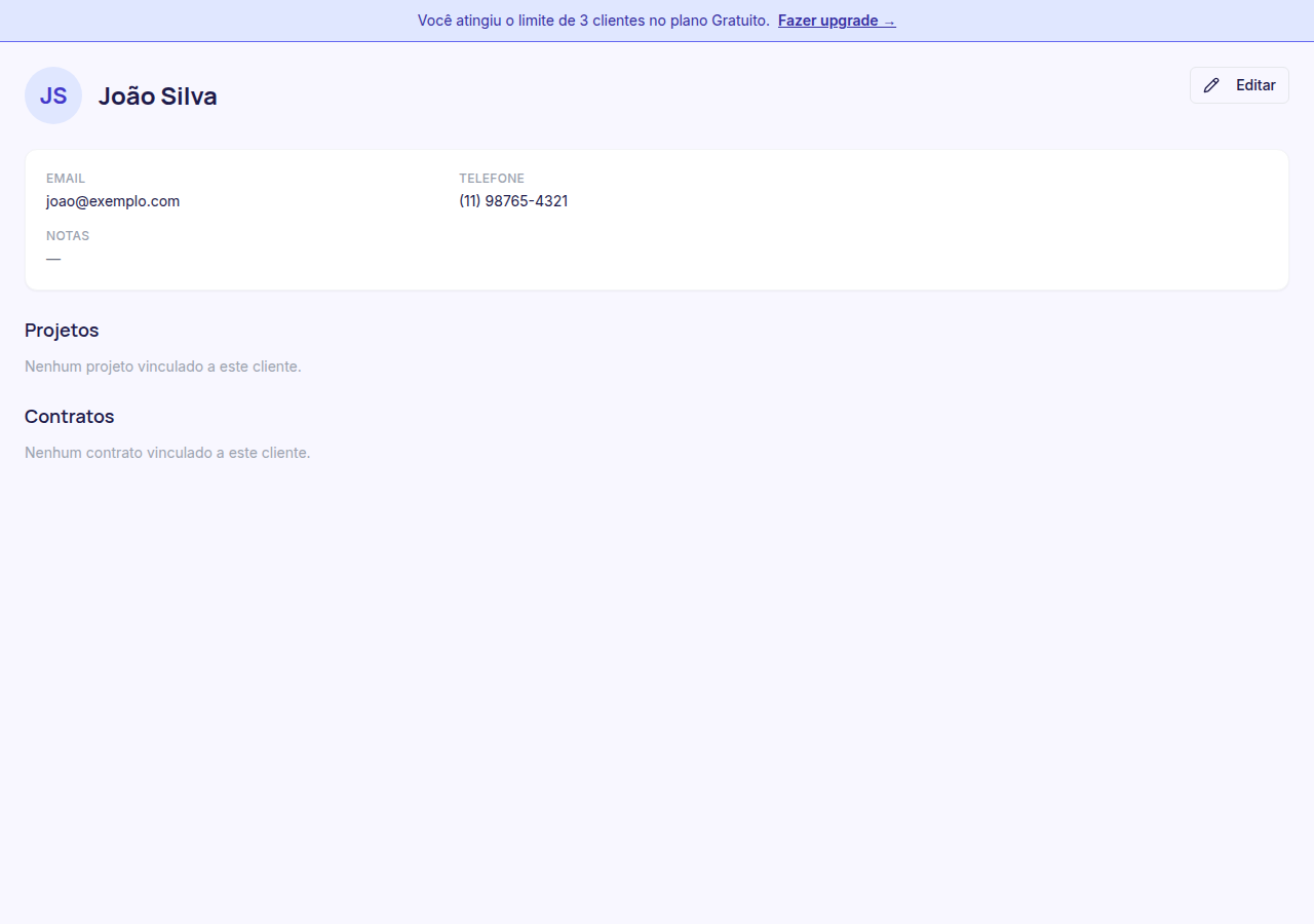 Página de detalhes do cliente com projetos e contratos listados